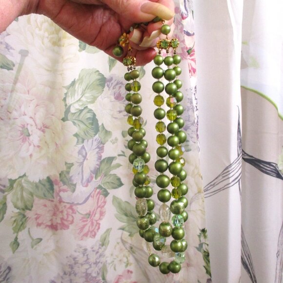 DE MARIO Three Strand Satin Green Aurora Borealis Rock Crystal Bead Necklace - Picture 12 of 14